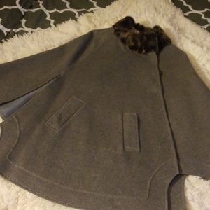 Wool cape with fur collar